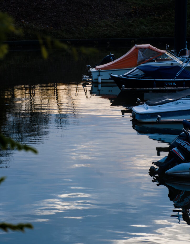 Calm boats